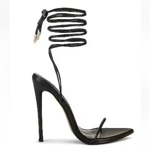 Luce Minimale Heel in Black
FEMME LA
